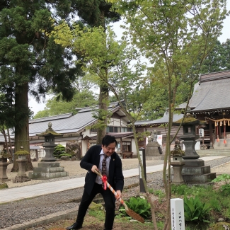 ５月１５日（日）山形県新庄市戸沢神社にて直木賞受賞記念植樹 写真4