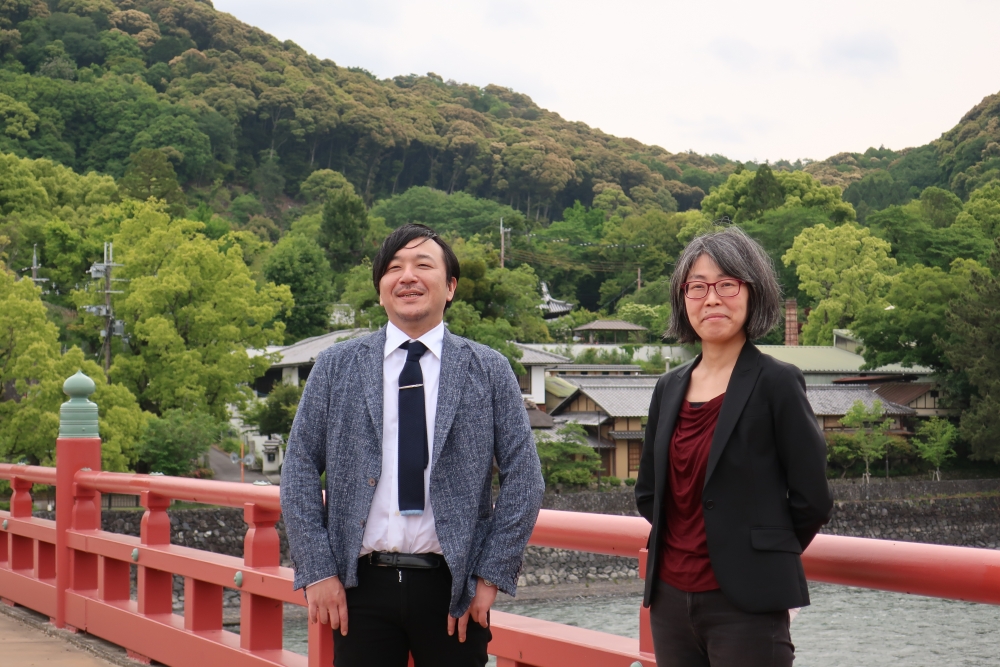 今村翔吾×澤田瞳子先生【物語る 京の一二〇〇年】取材の様子(京都新聞さん) 写真1