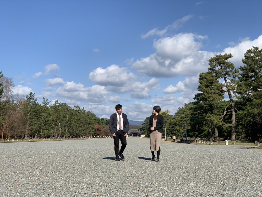 第五回 今村翔吾×澤田瞳子先生【物語る 京の一二〇〇年】取材の様子(京都新聞さん) 写真1