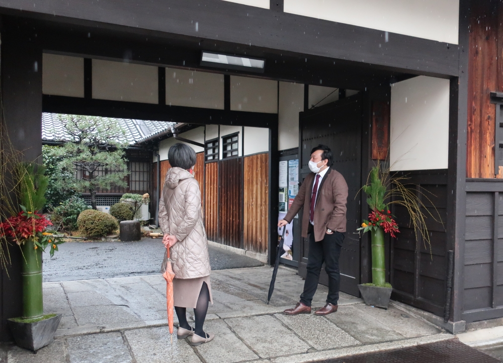 第六回 今村翔吾×澤田瞳子先生【物語る 京の一二〇〇年】取材の様子(京都新聞さん) 写真1